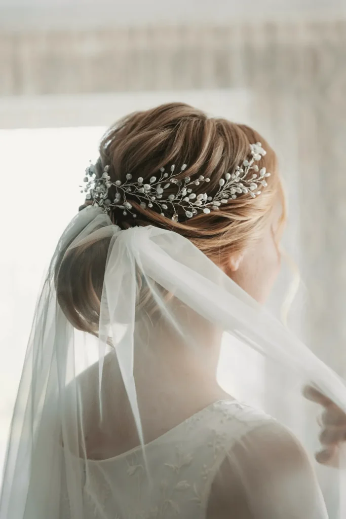 Recogido de novia con velo
